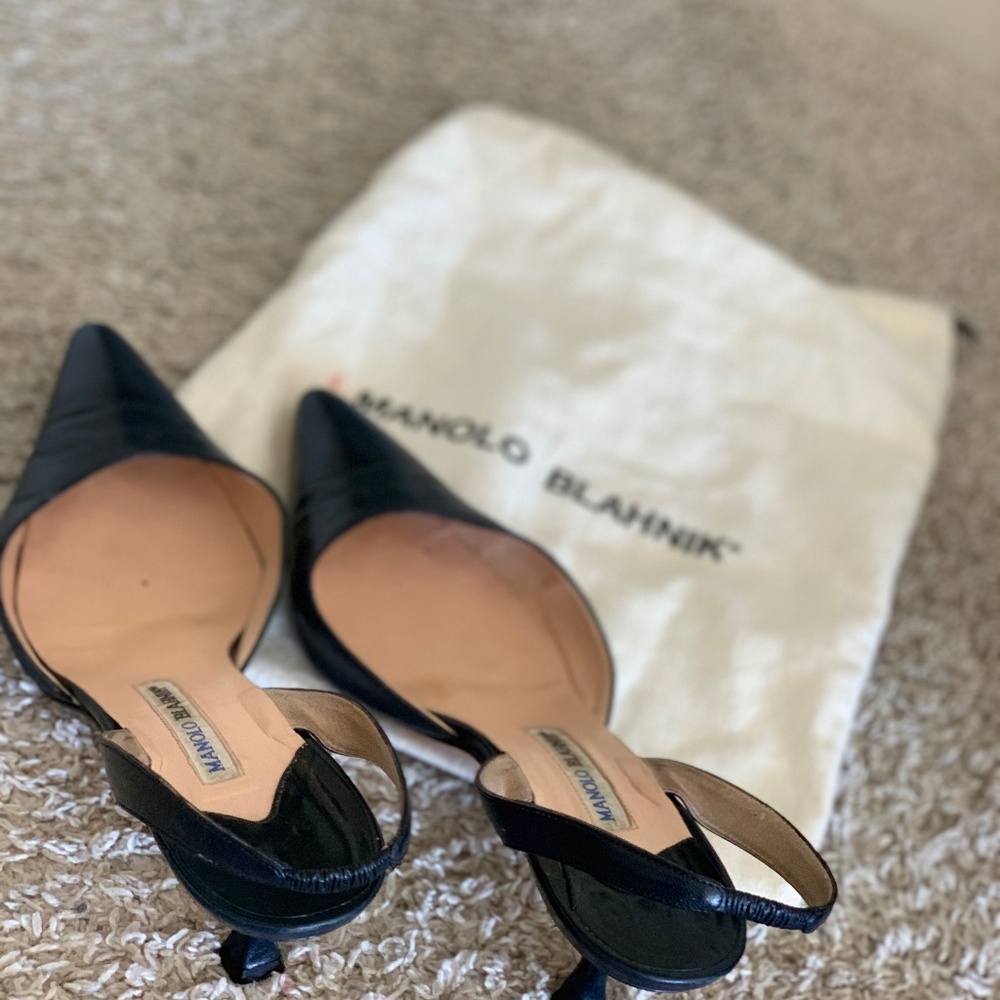 MANOLO BLAHNIK Navy Leather Slingback Pumps
